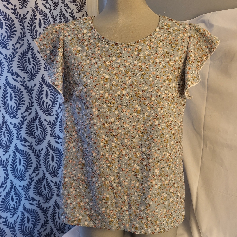 Emery Rose M Beautiful sweetheart top w ruffle sleeves flows beautifully - Picture 4 of 6
